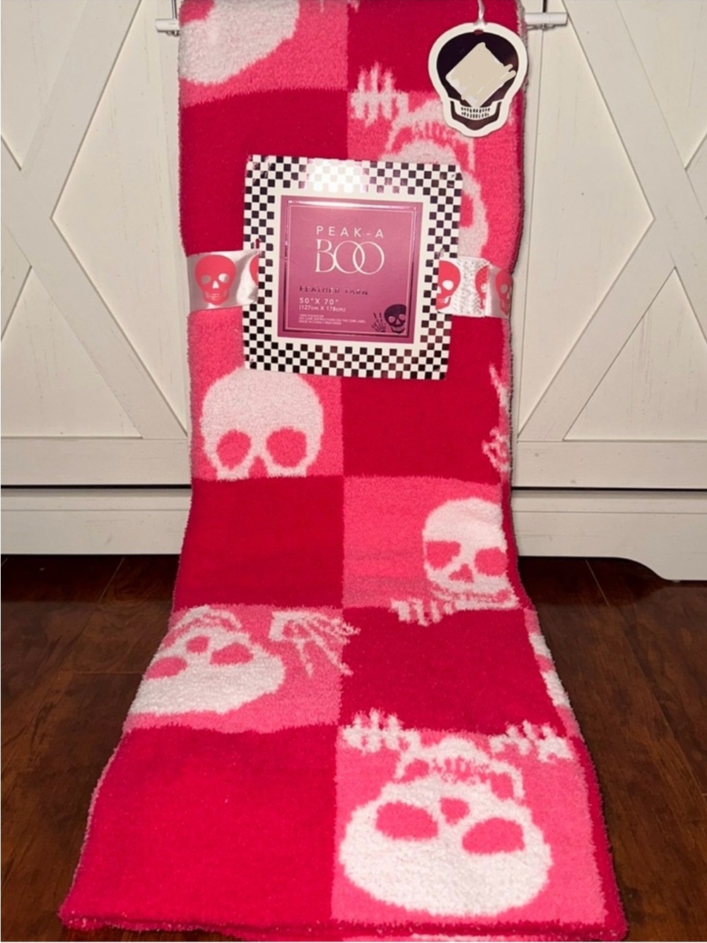 Peak-A-Boo Pink Checkered Skull Print Decorative Throw Blanket - Picture 1 of 1